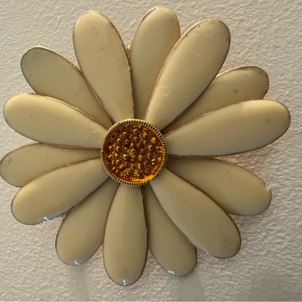🌼Vintage Daisy Flower Brooch 60s Pin |Coquette | Cottagecore